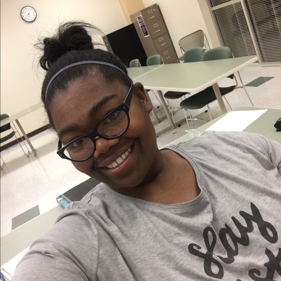 Meet your Posher, Steph - Picture 2 of 4